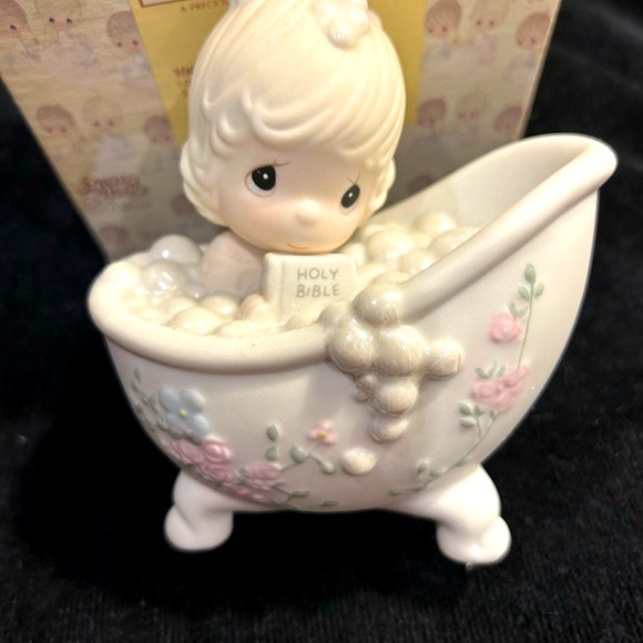 Precious Moments Other - Precious Moments He Cleansed My Soul Girl in a Bathtub With Box